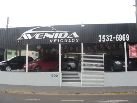 fachada simples loja carro