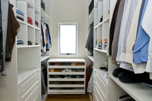 closet masculino aberto