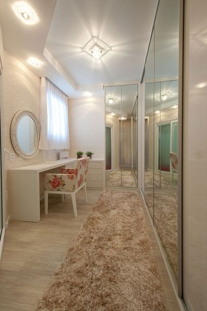 closet com porta espelhada