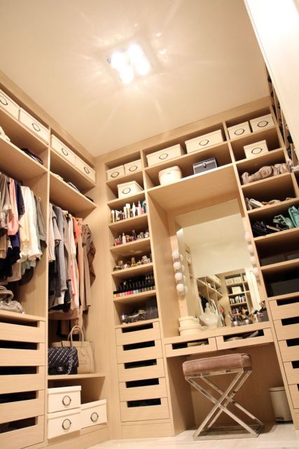 closet planejado com penteadeira