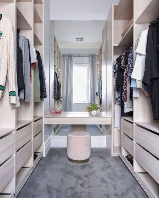 modelo com penteadeira