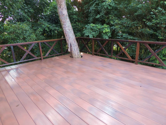 Deck de madeira plástica para área externa