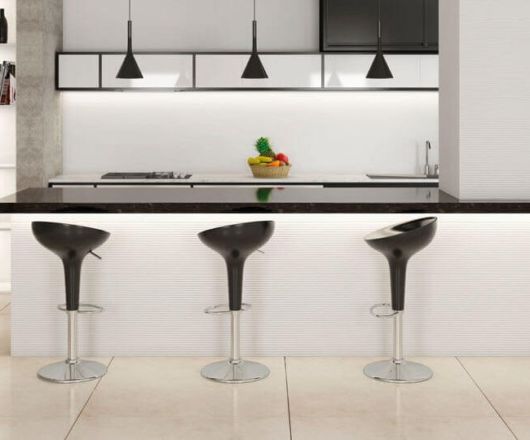 Bancada de cozinha: porcelanato preto