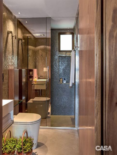 banheiro com box espelhado