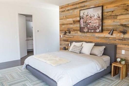 Parede de quarto com paletes