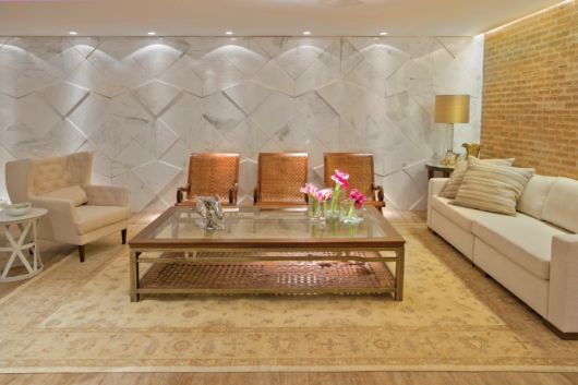 Parede com pedras na sala