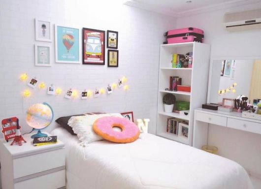 Quarto tumblr infantil com quadrinhos