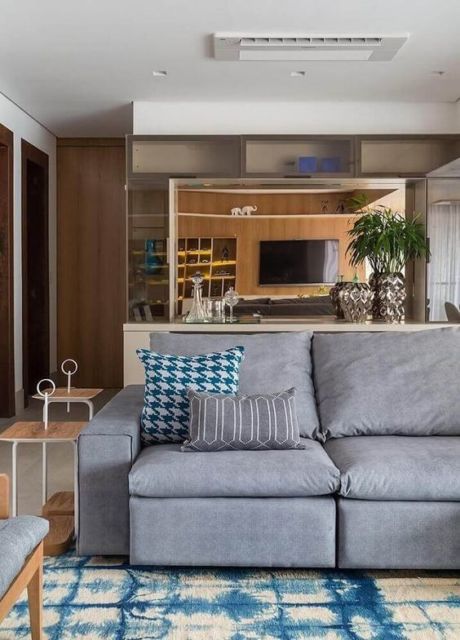 74 Ambientes com sofá cinza – Dicas de decoração e combinações!