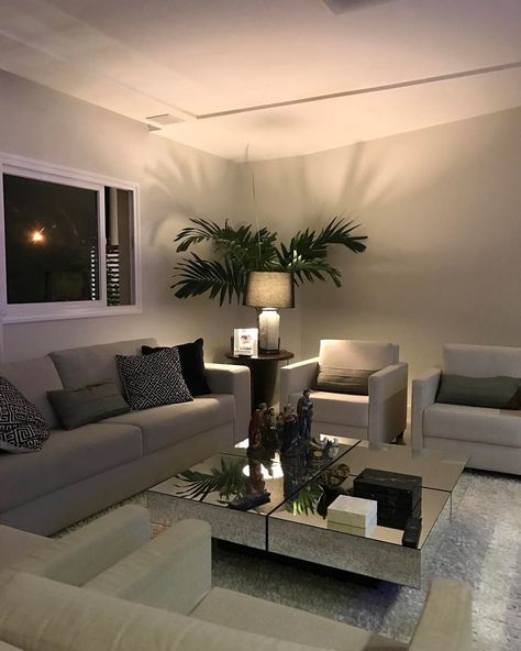 sala com iluminação indireta