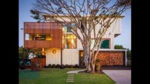 casa container com jardim externo.