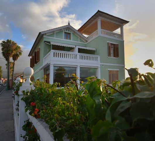 Casa com a cor verde claro