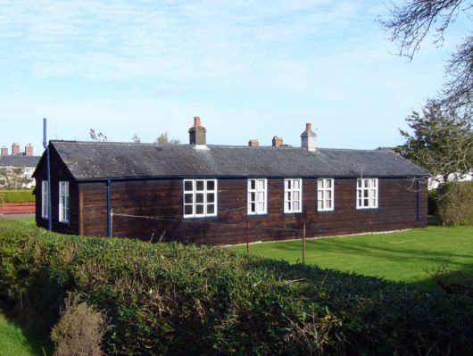 Casa de madeira marrom