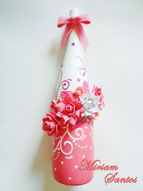 Garrafas decoradas: com EVA rosa