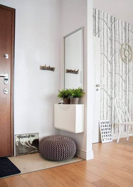 Hall de entrada: hall de apartamento pequeno com espelho