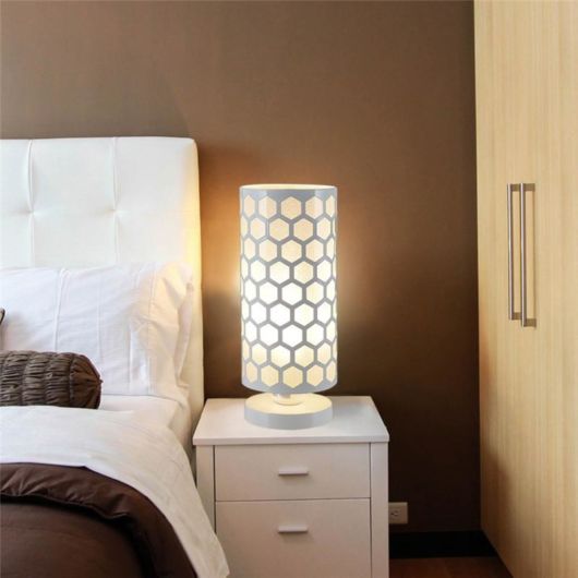 Luminária para quarto: abajur branco