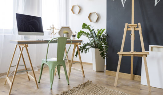 Mesa de MDF com pés cavaletes