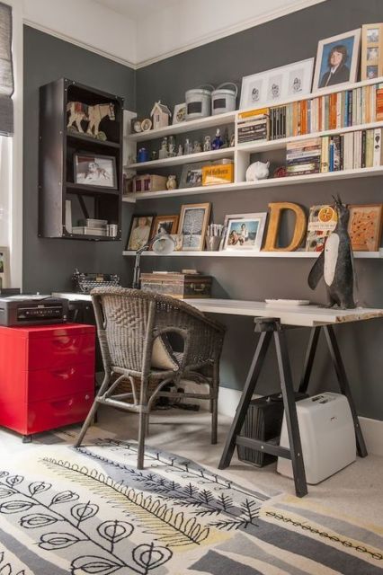 Mesa com estilo cavalete rústica