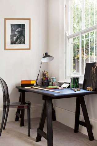 Mesa com estilo cavalete rústica