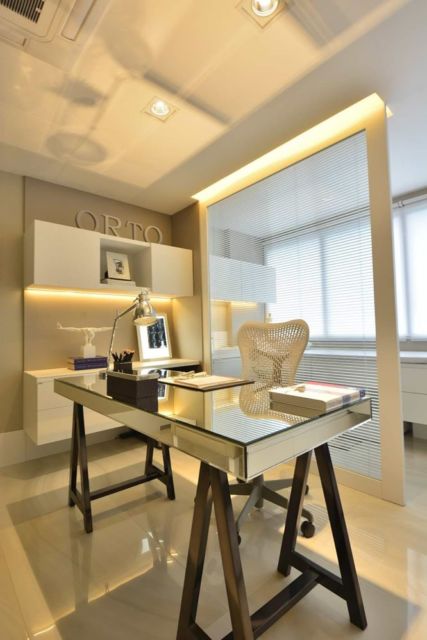 Mesa tipo cavalete para escritório