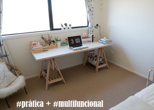 Mesa de MDF com pés cavaletes