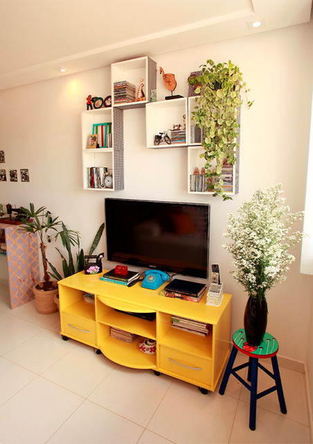 Sala de estar e de TV com nichos