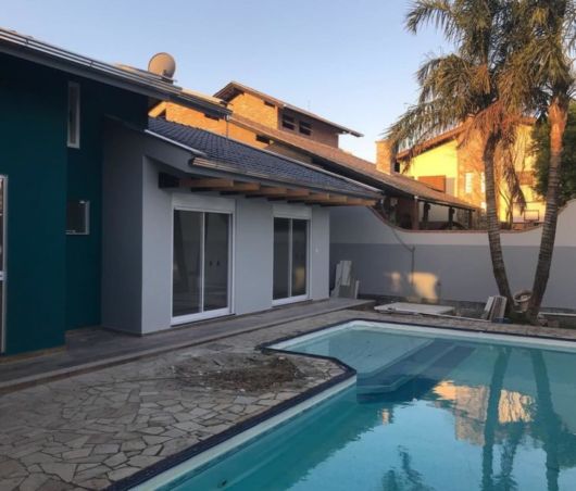 Pedra são tomé: caco na piscina