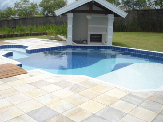 Pedra são tomé: na piscina