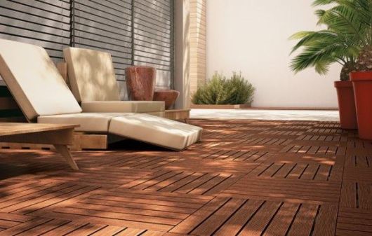 Piso que imita madeira para quintais e varandas