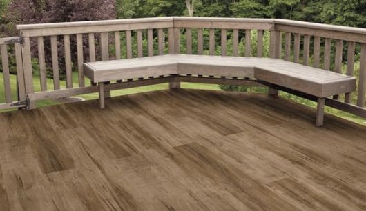 Piso que imita madeira para quintais e varandas