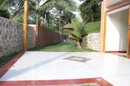 Piso de cimento queimado para quintais e varandas