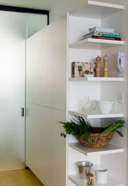 prateleira de canto para cozinha