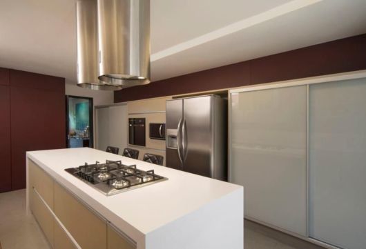 cozinha grande com ilha