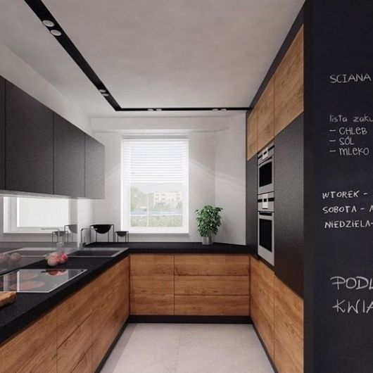 Cozinha planejada em U preta e marrom