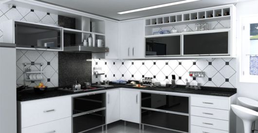 Cozinha planejada branca e preta