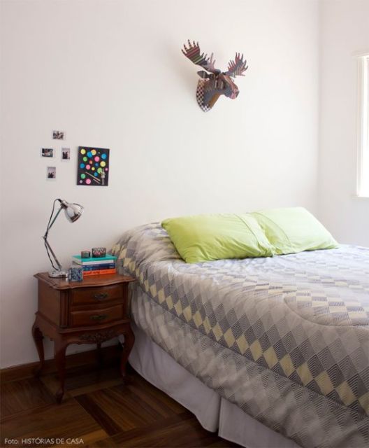 criado-mudo de madeira vintage