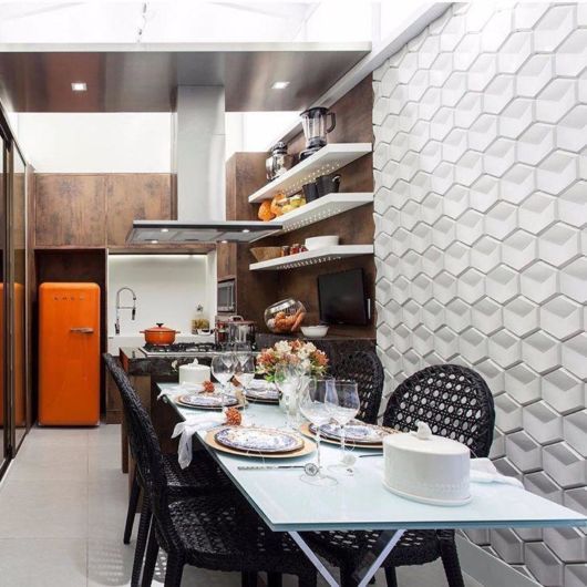 Revestimento 3D em PVC branco na cozinha