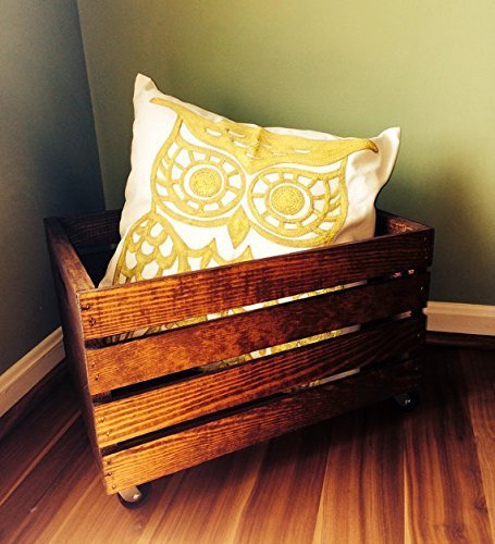 Caixote de madeira com rodinhas