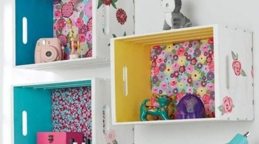 Caixote de madeira com desenho