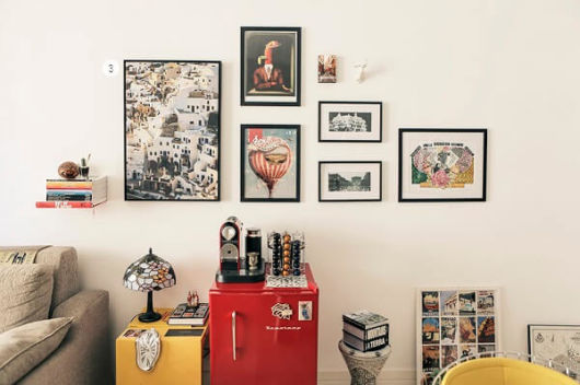 Cantinho do café com quadros