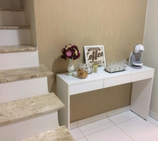 Cantinho do café com quadros