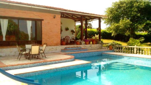 Casas de campo: casa com piscina grande