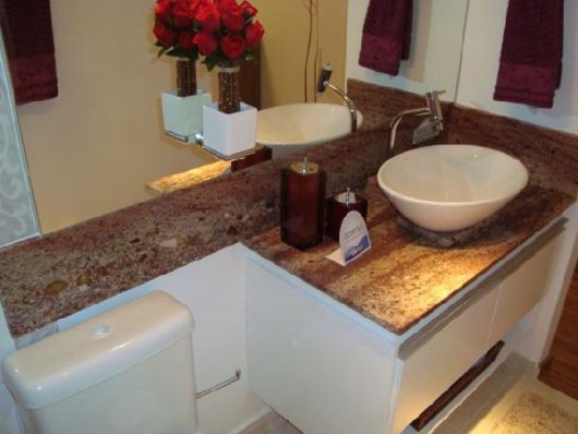 Banheiro com granito