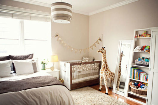 Decoração de quarto de casal com berço