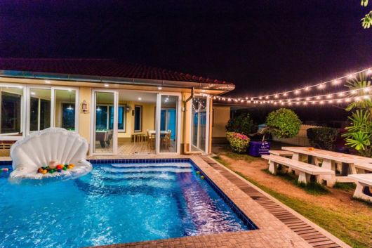 Edículas: edícula com  paredes de vidro