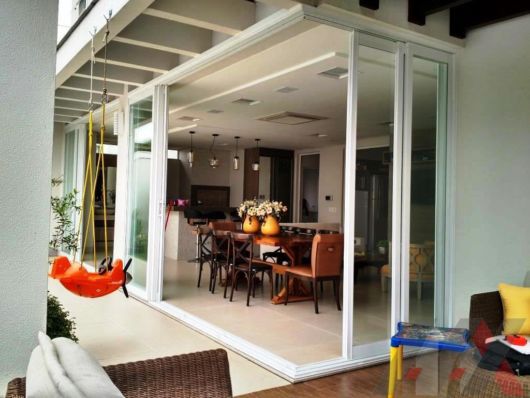 Porta de alumínio de correr