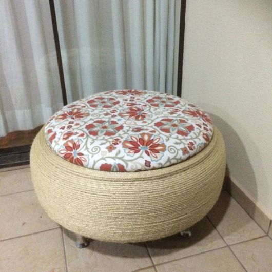 Puff com corda de sisal e pneu