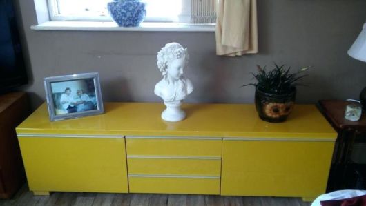 "Rack retrô preto pata tv