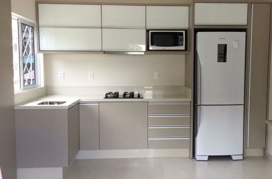 Cozinha pequena em L