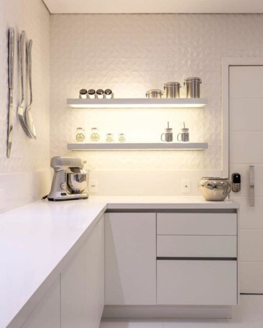 Cozinha branca pequena