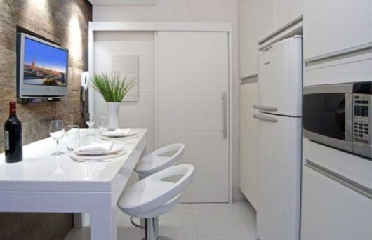 Cozinha branca pequena